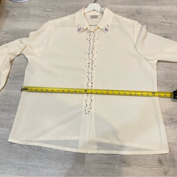 Vintage Koret Floral Embroidered Ladies Collared Button Down Shirt Coquette Girl - Picture 9 of 16